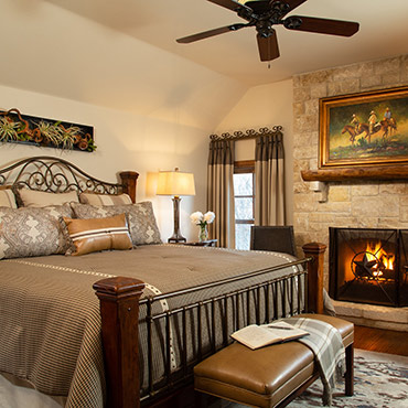 Texas Star Room bed and fireplace