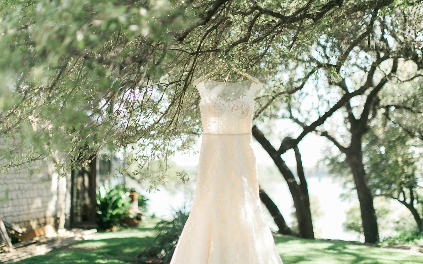 Texas waterfront wedding venues - the dress