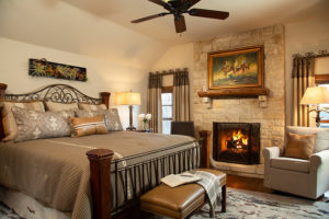 Texas Star Room with King Bed and Fireplace